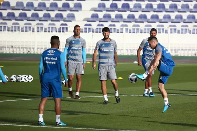  

AL AIN, EMIRADOS ÁRABES UNIDOS, 10-12-2017 - Treino do Grêmio no Tahnoun Bin Mohammed Stadium, na cidade de Al Ain.(FOTOGRAFO: JEFFERSON BOTEGA / AGENCIA RBS)
Indexador: Jefferson Botega