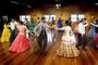 Danças tradicionais gaúchas. Projeto 100 danças com Paixão.
