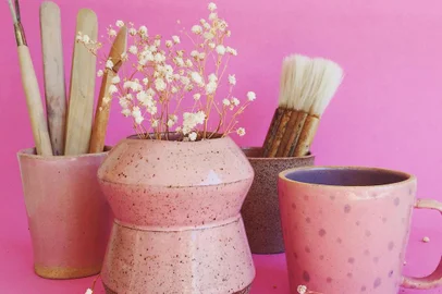 Marca de cerâmica artesanal Lavanda.Co, de Laryssa Araujo