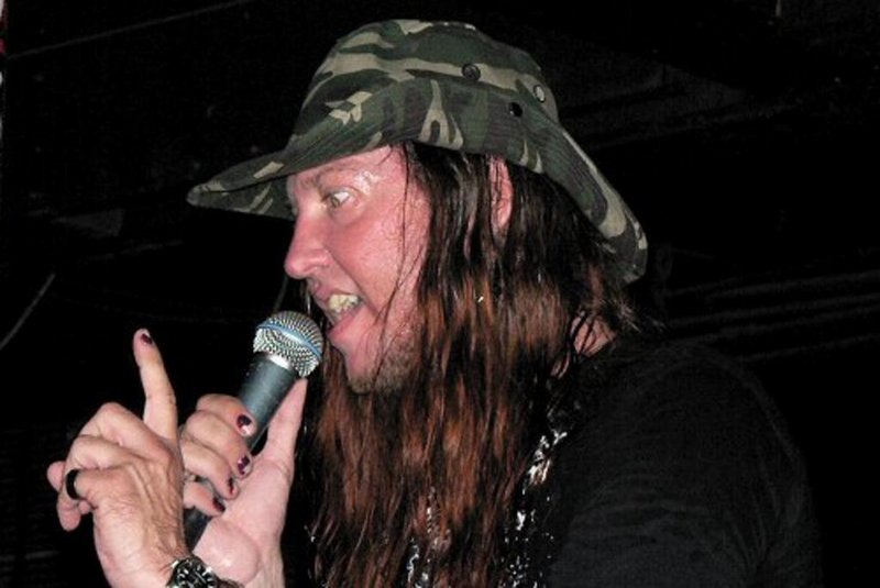 Morre Warrel Dane, vocalista da banda Nevermore