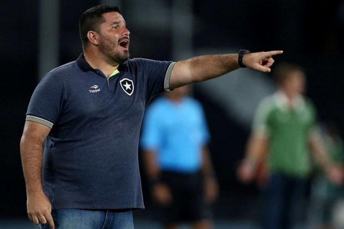 Técnico do sub-20 do Botafogo rejeita proposta para treinar base do Grêmio