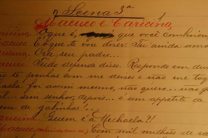 *** Manuscritos - Genaro Joner ***
Historiadora Cláudia Antunes mostra  manuscritos da opereta Os Bacharéis, de Simões Lopes Neto, na Biblioteca Pública da Capital.