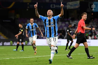 Gremio FBPA v CF Pachuca - FIFA Club World Cup UAE 2017

Grêmio x Pachuca,  jogo válido pela semifinal do Mundial de Clubes Fifa e realizado no Estádio Hazza Bin Zayed, em Al Ain, nos Emirados Árabes. Na foto, comemoração do gol do Everton.
AL AIN, UNITED ARAB EMIRATES - DECEMBER 12:  Everton of Gremio celebrates after scoring his sides first goal during the FIFA Club World Cup UAE 2017 semi-final match between Gremio FBPA and CF Pachuca on December 12, 2017 at the Hazza bin Zayed Stadium in Al Ain, United Arab Emirates.  (Photo by Mike Hewitt - FIFA/FIFA via Getty Images)

Editoria: S
Local: Al Ain
Indexador: Mike Hewitt - FIFA
Secao: SPO
Fonte: FIFA
Fotógrafo: Contributor