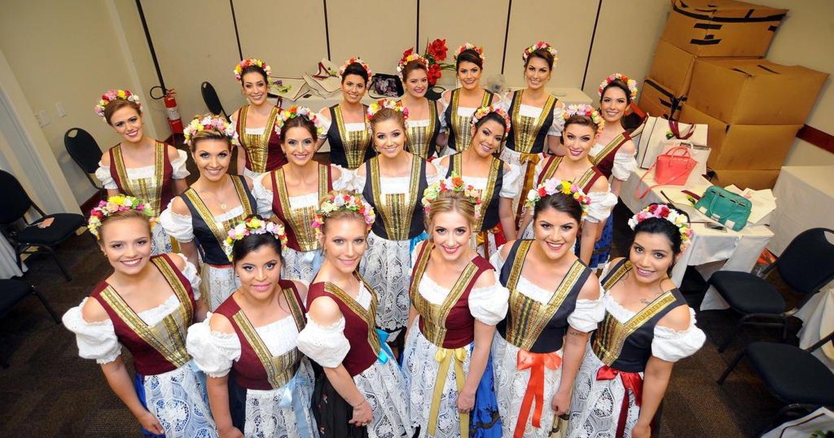 Em noite de filó, candidatas ao trio de soberanas da Festa da Uva 2024 se tornam embaixatrizes Em noite de filó, candidatas ao trio de soberanas da Festa da Uva 2024 se tornam embaixatrizes