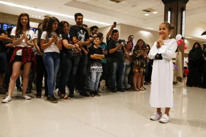  

PORTO ALEGRE, RS, BRASIL, 14-12-2017: Estreia de Star Wars: Os Últimos Jedi no GNC Cinemas do Shopping Praia de Belas, trouxe uma legião de fãs da série, incluindo os famosos cosplayers e suas fantasias de personagens (FOTO FÉLIX ZUCCO/AGÊNCIA RBS, Segundo Caderno).