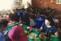 Os alunos do São José, juntamente com a professora Lorita Menegon de Souza e a direção do Colégio escolheram viver o Natal de uma forma diferente e organizaram um almoço para recicladores do bairro Cânyon, em Caxias do Sul