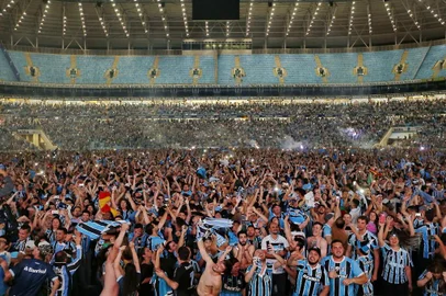  

PORTO ALEGRE, RS, BRASIL, 29/11/2017 - Final da libertadores Grêmio x Lanús: fotos da torcida na fan fest que ocorre na arena do Grêmio (FOTOGRAFO: ANDRÉ FELTES / AGENCIA RBS)