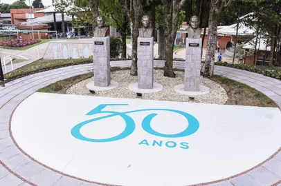 UCS inaugura memorial a fundadores em Caxias do Sul