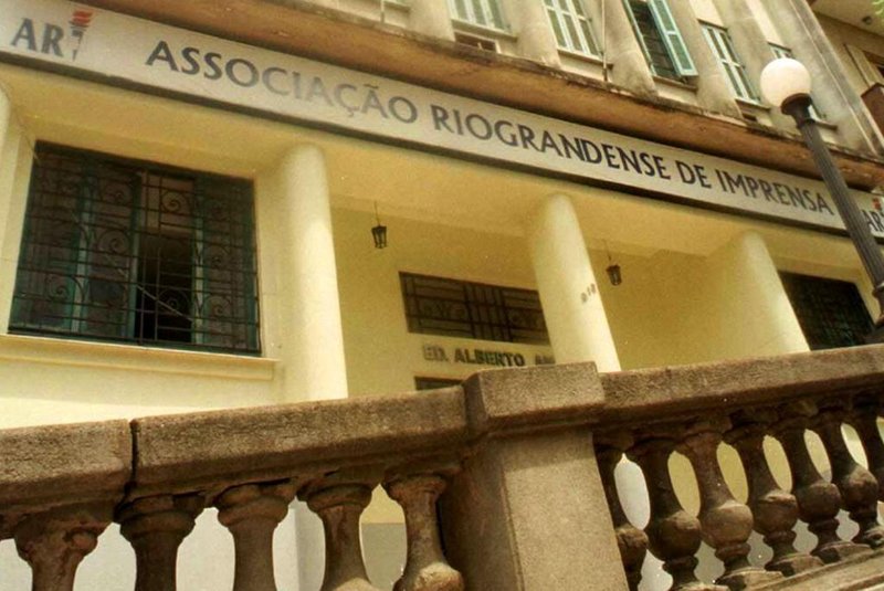  Sede da Ari (Associação Riograndense de Imprensa) na Av Borges de Medeiros,915 sétimo andar.