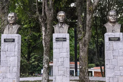 Memorial em homenagem aos fundadores da UCS