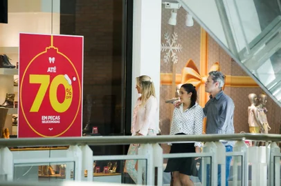  PORTO ALEGRE, RS, BRASIL, 08-12-2017. Decoração e promoções  de Natal no Praia de Belas Shopping. (FOTO ANDRÉA GRAIZ/AGÊNCIA RBS).Indexador: Andrea Graiz