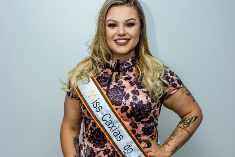 A caxiense Stefanie Ferronato, 24 anos, vai representar o RS no concurso Miss Brasil Plus Size, que ocorre em 2018