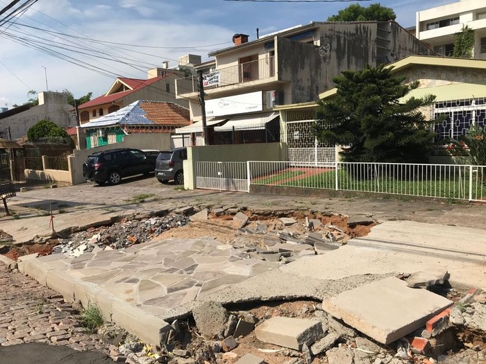 Como lidar com vizinhos escrotos que colocam o carro na frente da porta de  casa, na frente da garagem, na minha calçada, e quando vou pedir com  educação para retirar o carro