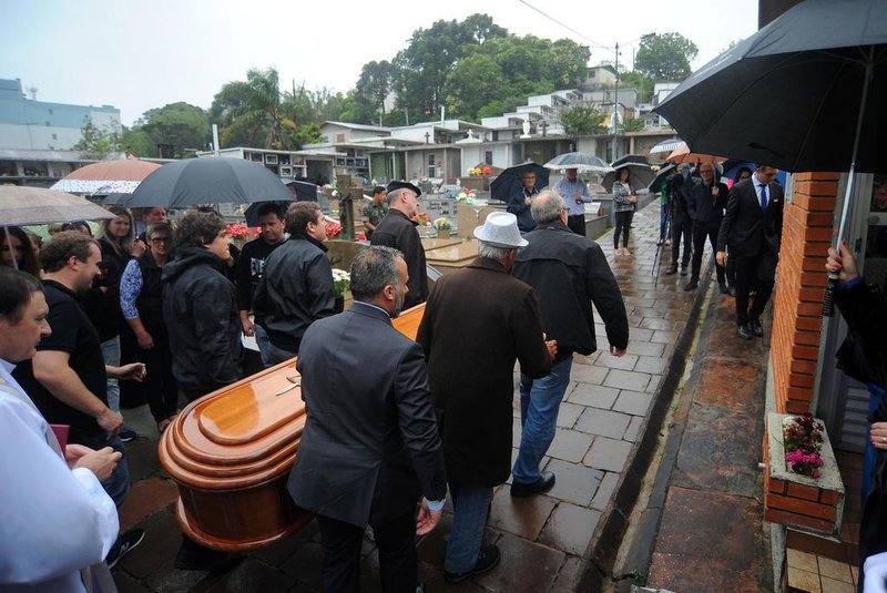 CARLOS BARBOSA, RS, BRASIL 24/12/2017Velório e sepultamento de Ivo Tramontina em Carlos Barbosa. (Felipe Nyland/Agência RBS)
