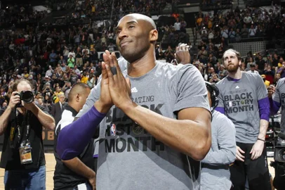 SAN ANTONIO, TX - FEBRUARY 6: Kobe Bryant #24 of the Los Angeles Lakers before the game against the San Antonio Spurs on February 6, 2016 at AT&T Center in San Antonio, Texas. NOTE TO USER: User expressly acknowledges and agrees that, by downloading and or using this Photograph, user is consenting to the terms and conditions of the Getty Images License Agreement. Mandatory Copyright Notice: Copyright 2016 NBAE   Chris Covatta/NBAE via Getty Images/AFP