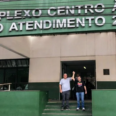Vereadores Renato Oliveira e Rafael Bueno, membros da comissão de saúde, estiveram no postão para comemorar a revogação de edital da gestão compartilhada do Postão 24 horas. 