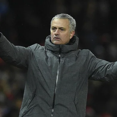  Manchester Uniteds Portuguese manager Jose Mourinho gestures on the thouchline during the English Premier League football match between Manchester United and Manchester City at Old Trafford in Manchester, north west England, on December 10, 2017. / AFP PHOTO / Oli SCARFF / RESTRICTED TO EDITORIAL USE. No use with unauthorized audio, video, data, fixture lists, club/league logos or live services. Online in-match use limited to 75 images, no video emulation. No use in betting, games or single club/league/player publications.  / Editoria: SPOLocal: ManchesterIndexador: OLI SCARFFSecao: soccerFonte: AFPFotógrafo: STR