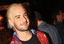 Solteiro e com novo visual, Alexandre Pato curte férias em Jurerê