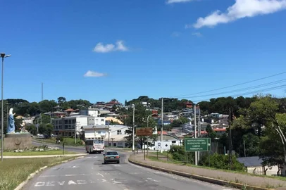 Daer diz que vai recolocar lombadas eletrônicas retiradas no trevo de acesso ao Santuário de Caravaggio, na RS-453. O ponto é conhecido como trevo da Santa de Caravaggio.