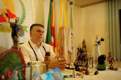  CAXIAS DO SUL, RS, BRASIL 27/12/2017Saul de Medeiros, presidente da Associação de Umbanda Caxias do Sul, fala sobre o que podemos esperar de 2018 pela perspectiva das religiões afro-brasileiras. Ano será regido pelo orixá Bará. (Felipe Nyland/Agência RBS)