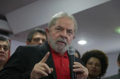  13/07/2017 Entrevista coletiva do ex-presidente Lula ao lado da presidenta do partido Gleisi Hoffmann na sede Nacional do Partido dos Trabalhadores . Foto Paulo Pinto/AGPTIndexador: PAULO PINTO