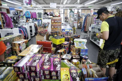  CAXIAS DO SUL, RS, BRASIL, 28/12/2017 - Marcos Antônio Bagatini, blaster e sócio-proprietário da Samburá, dá dicas para evitar acidentes com fogos de artifício. (Marcelo Casagrande/Agência RBS)
