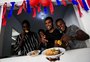 FOTOS: haitianos e brasileiros celebram o Ano-Novo juntos em Porto Alegre