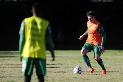  FARROUPILHA, RS, BRASIL, 22/08/2017 - Esporte Clube Juventude treina no estádio das castanheiras, em Farroupilha. (Marcelo Casagrande/Agência RBS)