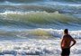Veranistas comemoram primeiro dia de mar cristalino no Litoral Norte