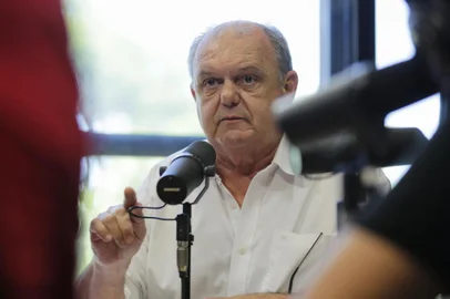  PORTO ALEGRE, RS, BRASIL, 04-01-2017. Vitorio Piffero, ex-presidente do Inter, em entrevista no Sala de Redação, da Rádio Gaúcha. (ANDERSON FETTER/AGÊNCIA RBS)