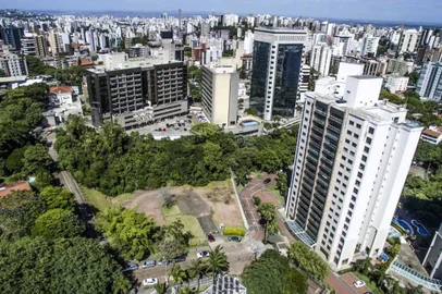 a gestora imobiliária Phorbis é responsável pelo America Business Square, onde fica o Mãe de Deus Center. No local, está reservado um terreno (foto) onde foi decidido que será construído um hospital novo