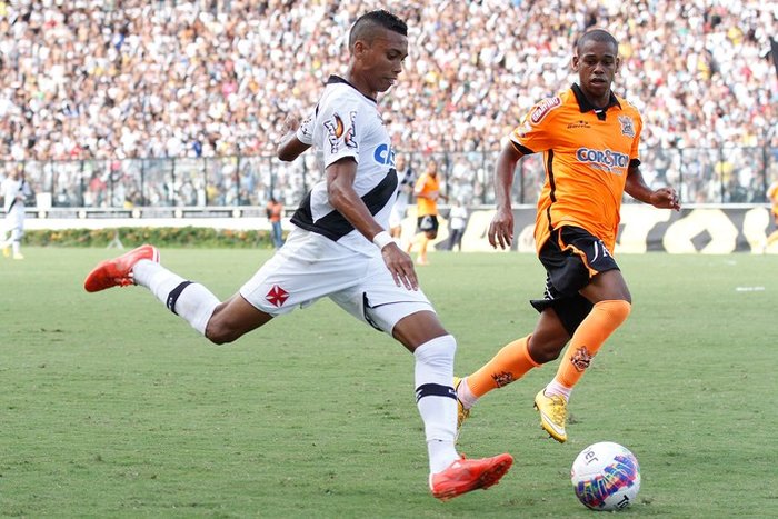 De olho em lateral-direito, Grêmio analisa Madson, do Vasco
