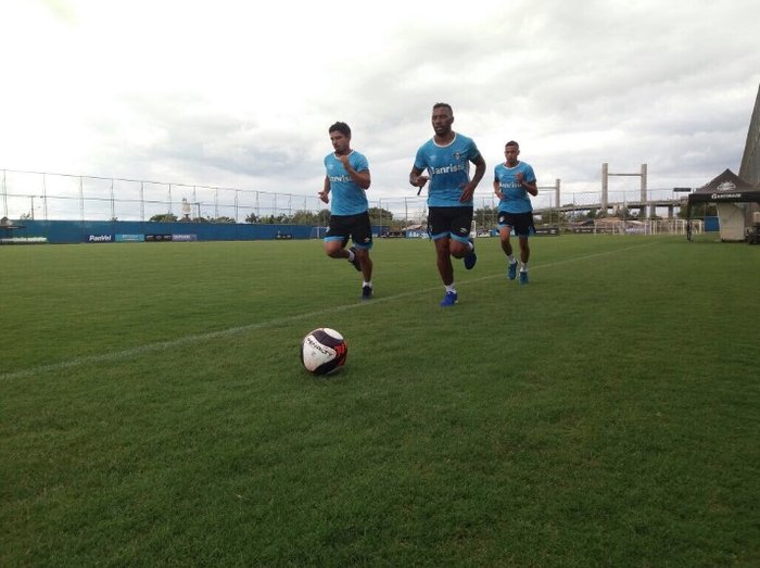 Com reforço de Paulo Miranda, grupo de transição do Grêmio faz treino físico no CT