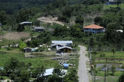  CAXIAS DO SUL, RS, BRASIL, 04/01/2018 - Liminar da Justiça determina que moradores do loteamento Altos de Galópolis permaneçam no local até que a situação judicial se regularize. O problema na região é que alguns terrenos vendidos de forma irregular. (Marcelo Casagrande/Agência RBS)