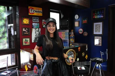  CAXIAS DO SUL, RS, BRASIL (23/01/2017). Isadora Pompeo, 17 anos, revelação da música gospel,   filha de Josué Pompeo. (Roni Rigon/Pioneiro).