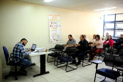  CAXIAS DO SUL, RS, BRASIL, 08/01/2018. Senat de Caxias oferece cursos de qualificação para condutores de veículos de transporte. Novidade é um simulador de ônibus e caminhões que deve entrar em operação oficialmente em março. Altemir Almeida de Camargo, 49 anos, aluno do Senat, busca mudar de profissão com a qualificação. (Diogo Sallaberry/Agência RBS)