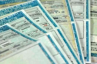 A partir de quarta-feira, 1º de fevereiro, os moradores de Biguaçu não precisarão mais se deslocar a São José para providenciar a Carteira Nacional de Habilitação, a CNH. É que a  Citran (Circunscricional de Trânsito) do município vai passar a fazer este serviço, atendendo também contribuintes de Antônio Carlos e Governador Celso Ramos. O endereço é Rua Cônego Rodolfo Machado, s/nº, galpão 6, Rio Caveiras e o horário de atendimento será das 9h às 17, sem intervalos. Ah, as autoescolas dos três municípios continuarão realizando seus procedimentos junto à Ciretran de São José, onde também serão aplicados o exame teórico e de prática de direção veicular.