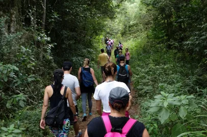 Verão no Jardim da Serra Gaúcha - Programação em Nova Petrópolis começa neste domingo, 14/01, e segue até março. Na foto, caminhada.