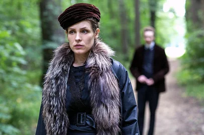 Katharina Lorenz como a intelectual russa Lou Andreas-Salomé, no filme Lou, biografia da escritora dirigida por Cordula Kablitz-Post