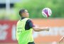 Wellington Silva mostra boas condições em seu primeiro treino com bola