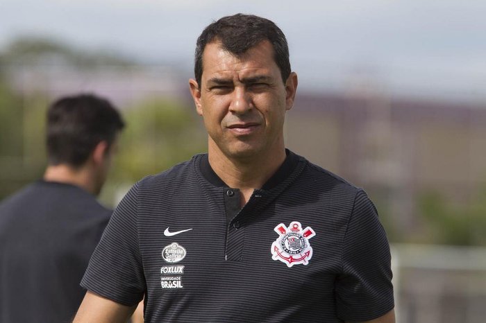 Zagueiro volta a treinar, e Carille confirma Corinthians para o