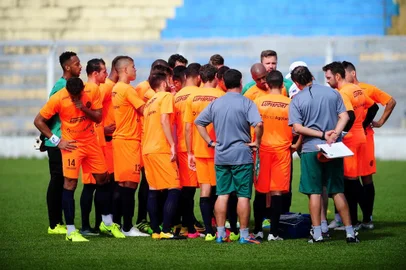  VERANÓPOLIS, RS, BRASIL 30/11/2017Time do VEC treina no estádio Antonio Davis Farina em Veranópolis para o Campeonato Gaúcho de Futebol 2018. (Felipe Nyland/Agência RBS)