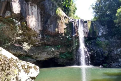 Cascata no interior de Marques de Souza, no Vale do Taquari (RS).