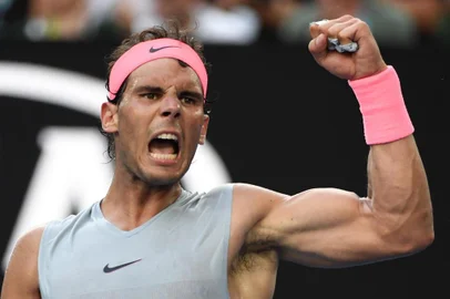 Spains Rafael Nadal reacts after a point against Argentinas Diego Schwartzman during their mens singles fourth round match on day seven of the Australian Open tennis tournament in Melbourne on January 21, 2018. / AFP PHOTO / WILLIAM WEST / -- IMAGE RESTRICTED TO EDITORIAL USE - STRICTLY NO COMMERCIAL USE --