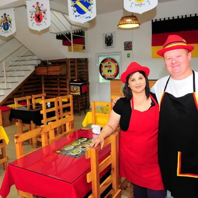  CAXIAS DO SUL, RS, BRASIL, 18/01/2018. Xis do Alemão, na Avenida Rubem Bento Alves. Nova Hamburgueria de Caxias do Sul que pertence aos empresários Eduardo Corotto e Elenise de Oliveira.  (Porthus Junior/Agência RBS)