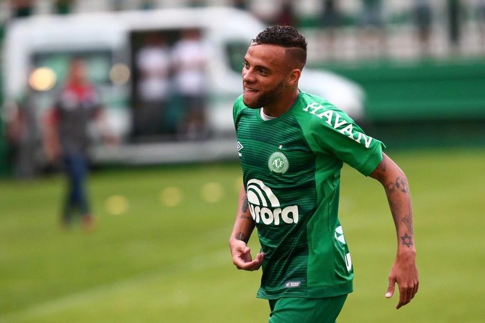 Atacante emprestado pelo Grêmio vira sensação em Chapecó