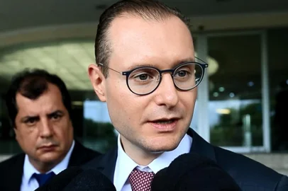   Cristiano Zanin Martins - Lula. Frame. 