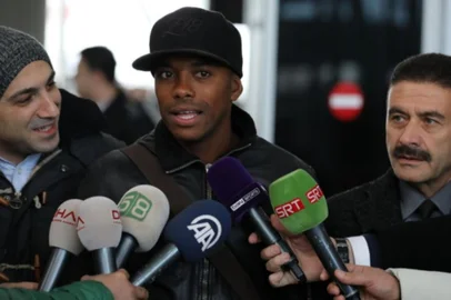 Robinho chega na Turquia para assinar com o Sivasspor