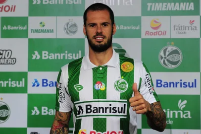  CAXIAS DO SUL, RS, BRASIL, 23/01/2018. Juventude apresentou na tarde desta terça-feira o zagueiro Fred. Essa é a terceira passagem do jogados pelo Juventude. (Porthus Junior/Agência RBS)
