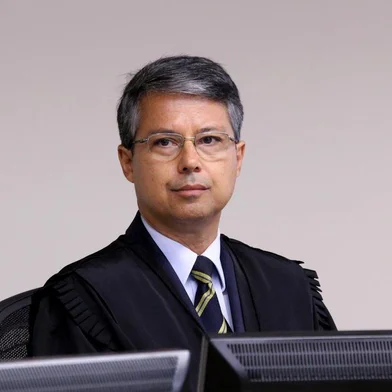 Desembargador Victor Luiz dos Santos Laus acompanha julgamento de Lula no TRF4
